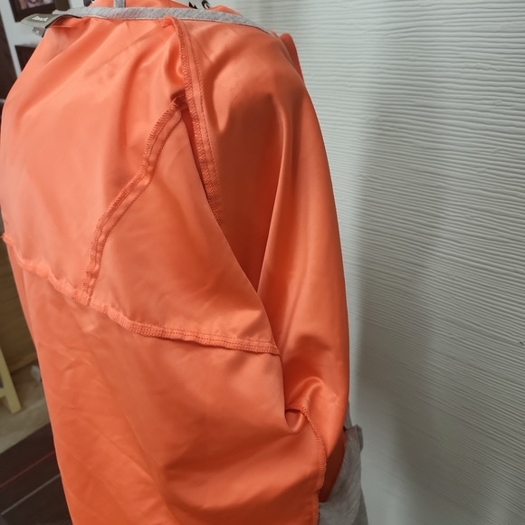 Bench Jacket - Picture 11 of 16